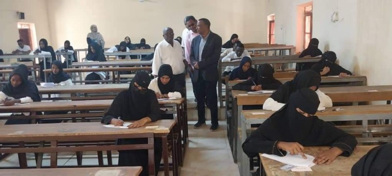 وزير الصحة والتنمية الاجتماعية بالنيل الابيض يقف على سير امتحانات اكاديمية العلوم الصحية 