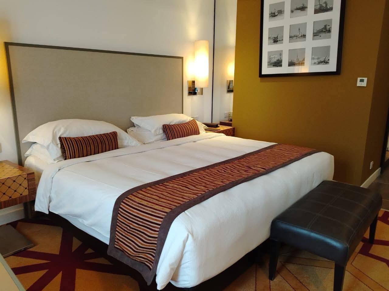 رئيس الوزراء يدعو البعثات الدبلوماسية للعودة ويتفقد فنادق الخرطوم