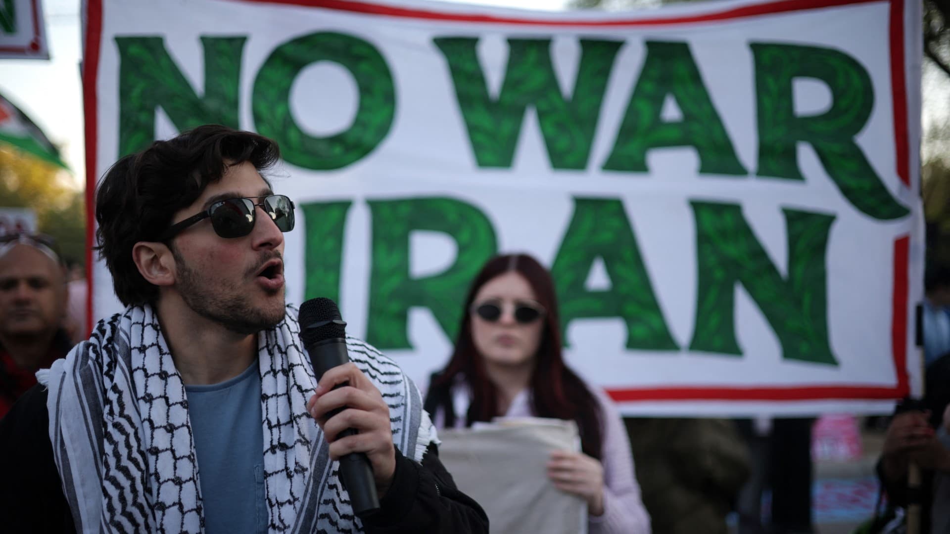 War deepens generational rift inside IranianAmerican households