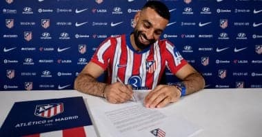 صورة أثارت ضجة.. هل وقع محمد صلاح لأتلتيكو مدريد