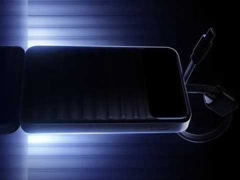 يوجرين تطلق بنك الطاقة PB603 بتصميم فريد وشاشة وكابل مدمجين