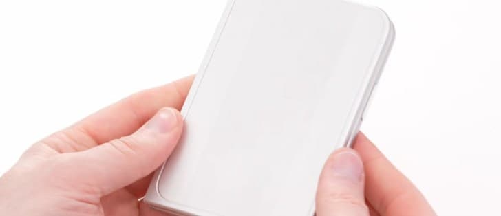 فيديو عملي يكشف تصميم iPhone Ultra عبر نموذج تجريبي مسرب
