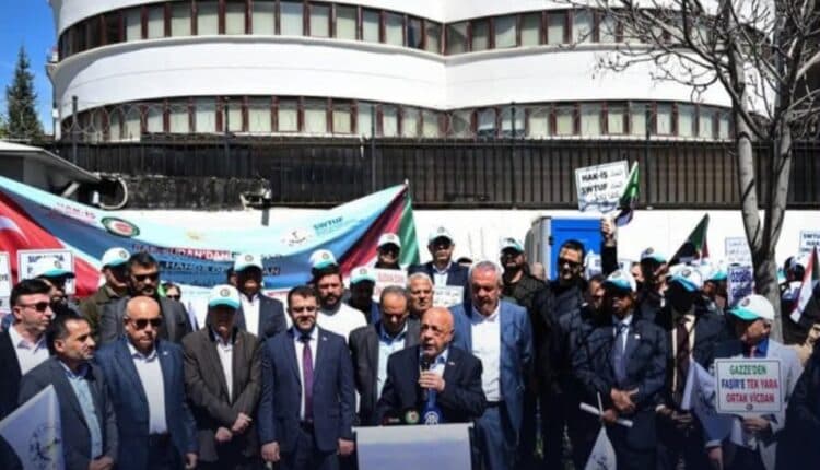 أتراك يتظاهرون امام سفارة الإمارات رفضا للتدخل في السودان