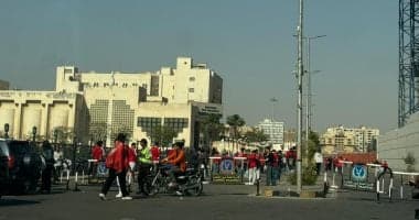 توافد جماهير الأهلى والزمالك على استاد القاهرة.. صور