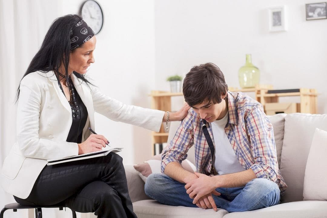 شاهد بالفيديو.. سيدة سودانية تشكو: اكتشفت أن زوجة أخي تقيم علاقة محرمة مع إبني المراهق وترسل له صور فاضحة لها وبسبب خطورة الأمر تعرضت لأمراض تصلب الشرايين والضغط ماذا أفعل