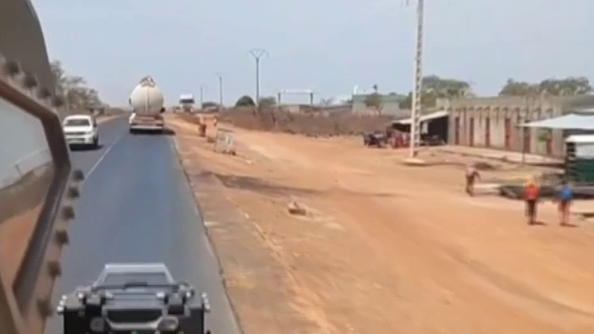 حكومة مالي تكسر حصار باماكو وتكشف تورط عسكريين في هجمات السبت