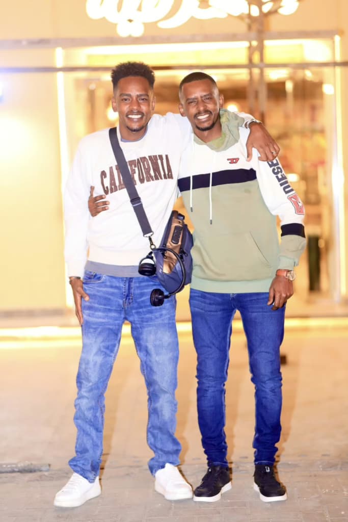 شاهد بالفيديو.. خلال حفله الجماهيري الضجة بالقاهرة.. شريف الفحيل يرقص مع إبنة الفنان الراحل حمد الريح على أنغام أغنية والدها الوصية