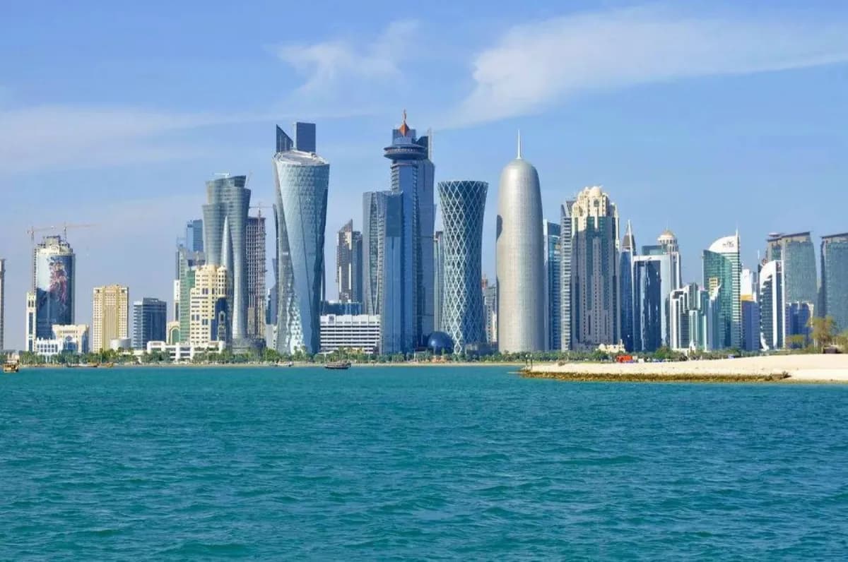 ستاندرد آند بورز: الأصول المالية المتراكمة لقطر ستساعد في تخفيف تداعيات الحرب على اقتصادها