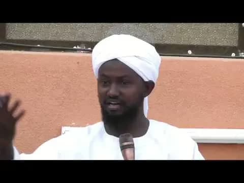 شاهد بالفيديو.. الشيخ أبو بكر أداب يحكي قصة خسارة فريقه الذي كان يلعب معه أمام الهلال العاصمي بنتيجة 17 صفر.. والسبب شيخ الحلة والمحترف سادومبا
