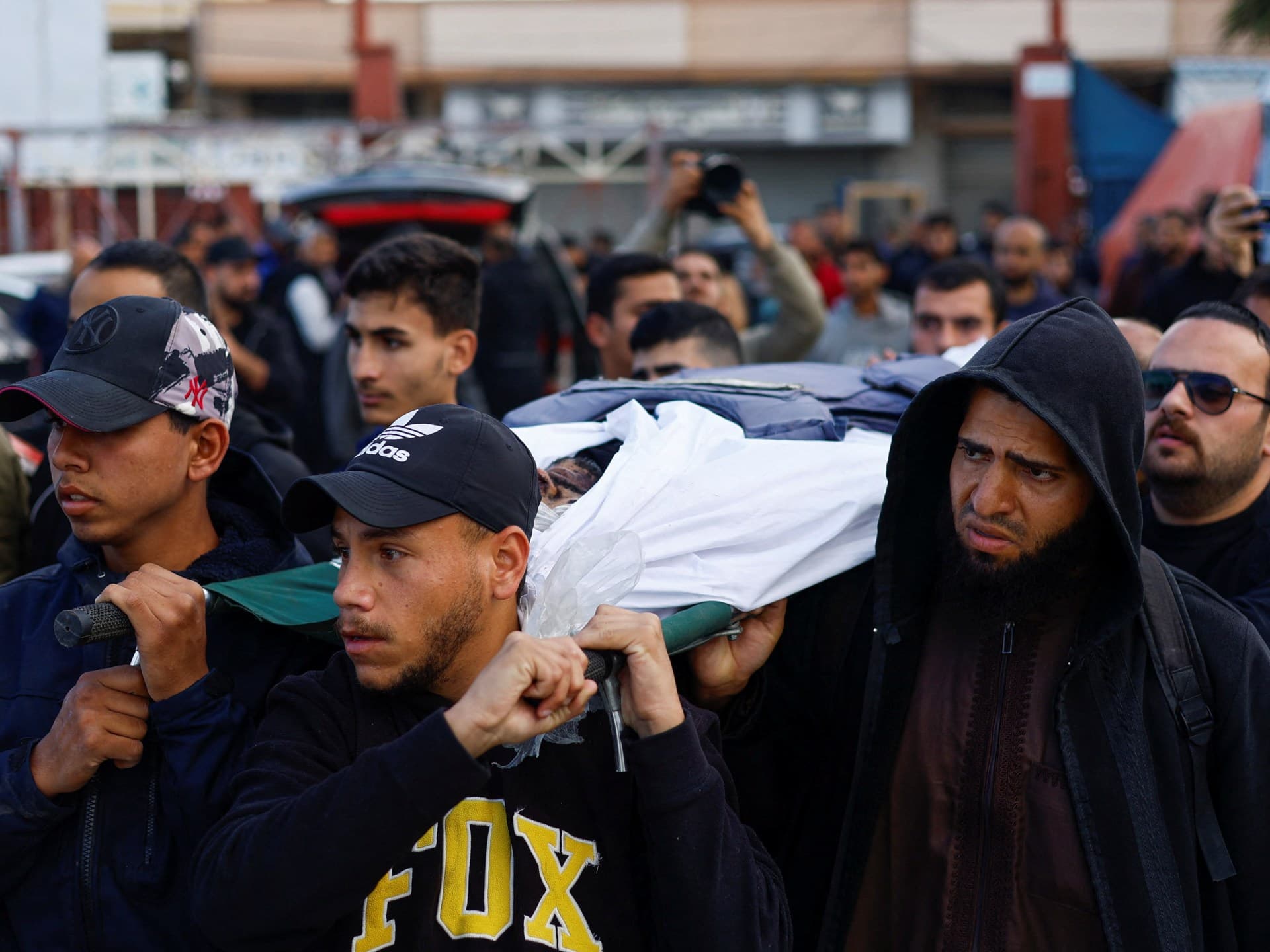 شهيدان وجرحى في قطاع غزة والاحتلال يواصل خروقاته