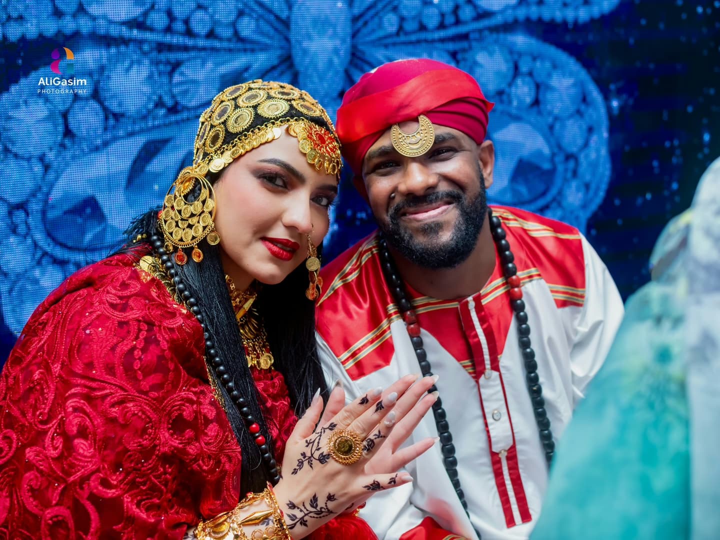 شاهد بالفيديو.. الفنان أحمد أمين وعروسه الحسناء يرقصان في جرتق زواجهما على أنغام أغنية يا سلام سلم