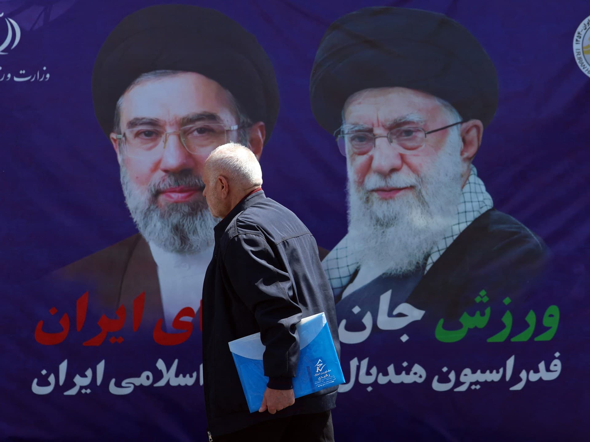 مثبت بالفارسية وغائب بالإنجليزية.. هذا البند يهدد مفاوضات طهران وواشنطن