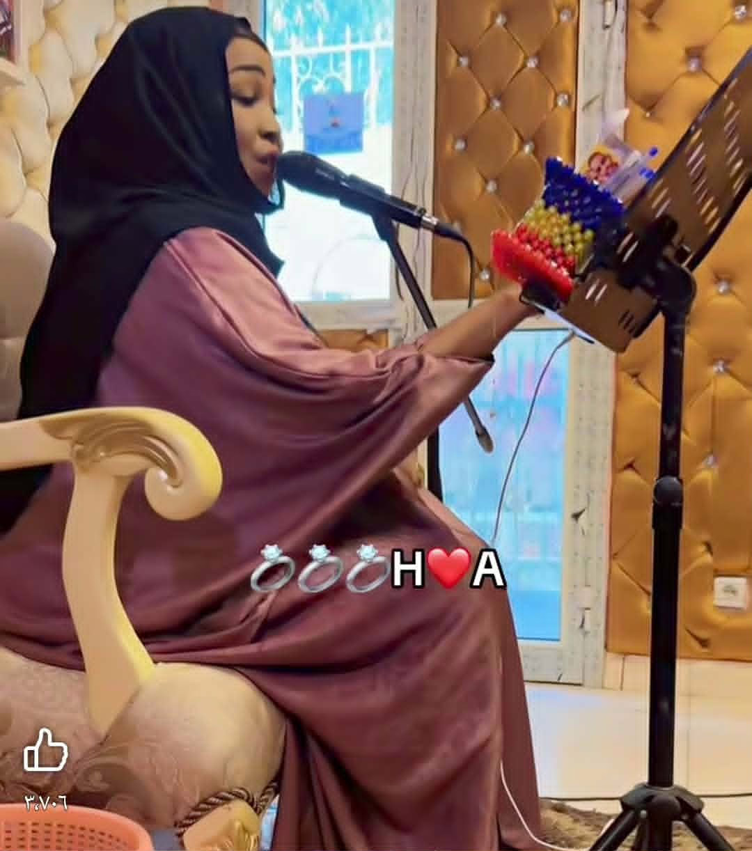 شاهد بالصورة والفيديو.. مطربة تشادية تضرب بتهديدات الفنانة ندى القلعة عرض الحائط وتردد الدليل شنو