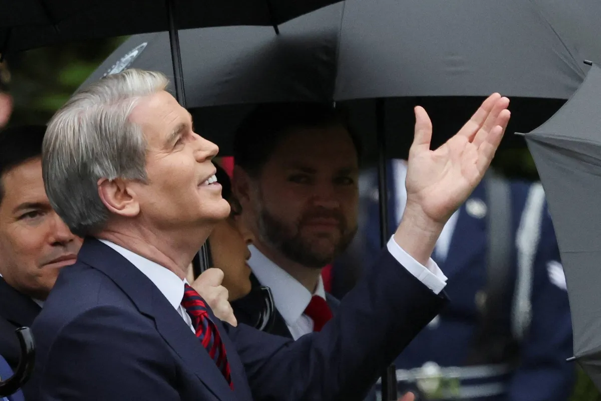 وزير الخزانة الأميركي: صناعة النفط الإيرانية تترنح تحت وطأة الحصار البحري