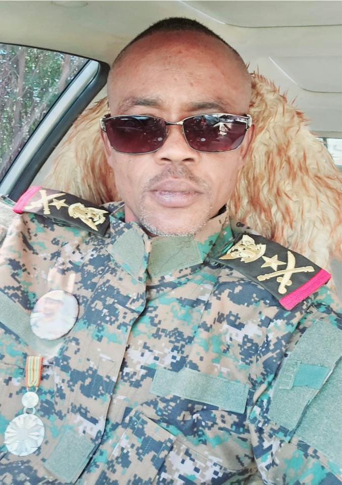 شاهد.. بقال ينشر فيديو يكشف عن نجاته من الموت بإعجوبة بعد استهدافه بمسيرة انتحارية خلال فترة عمله مع مليشيا الدعم السريع