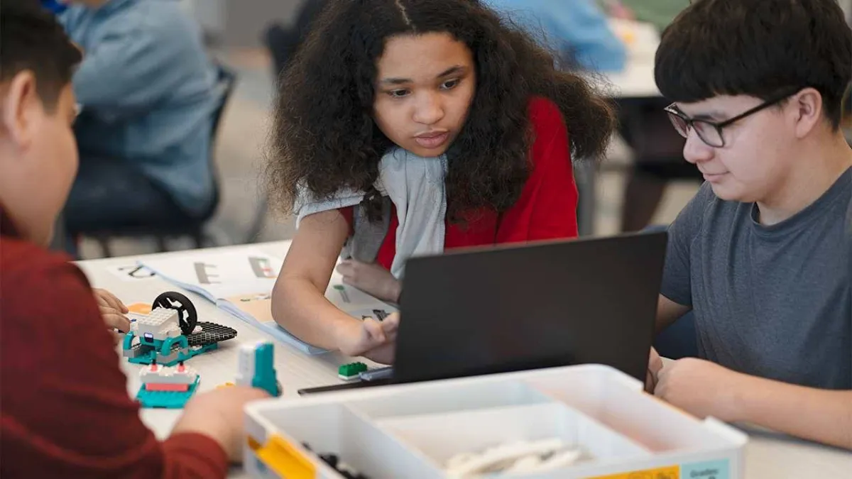 ليغو تسوق منهجا لتعليم الأطفال الذكاء الاصطناعي بأنفسهم