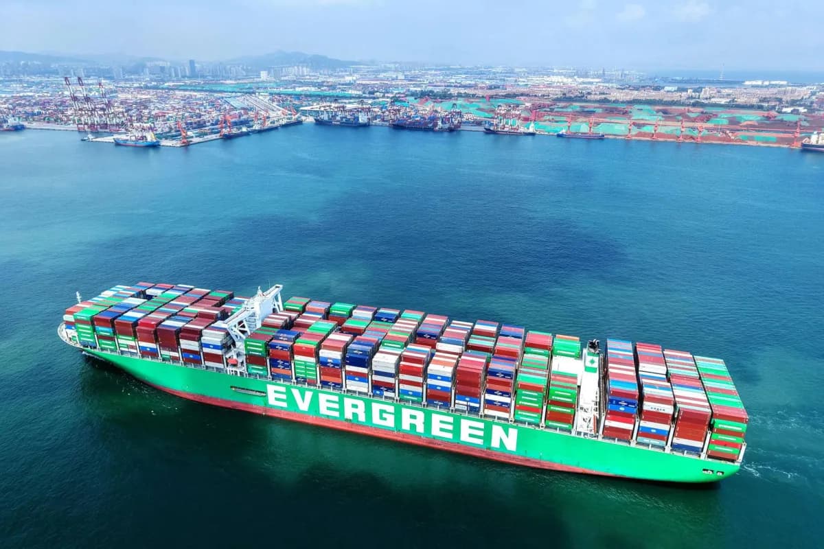 صحيفة: قوات أميركية داهمت سفينة في طريقها من الصين إلى إيران