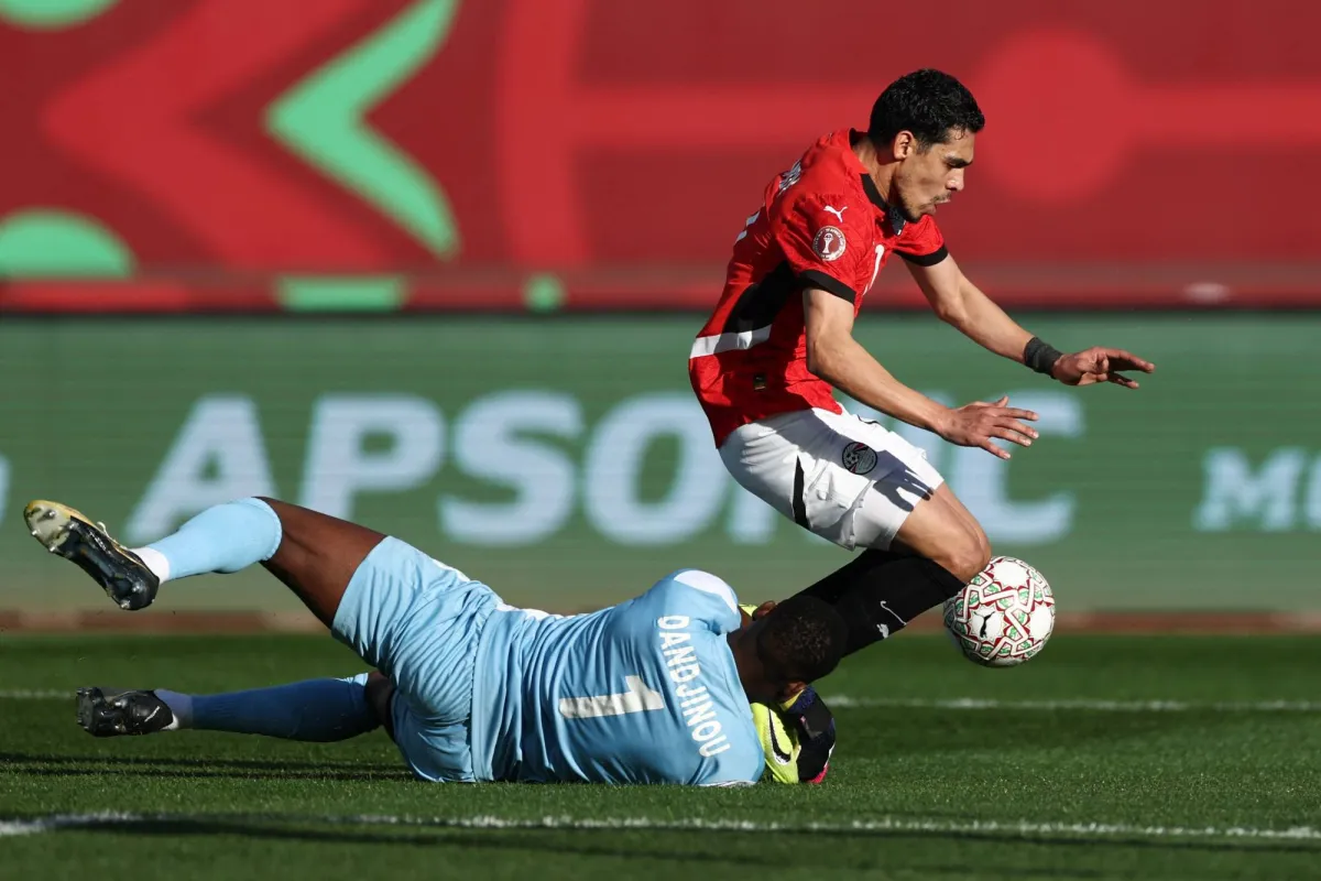 رغم إصابته بالصليبي... محمد حمدي يقرر البقاء مع بعثة الفراعنة