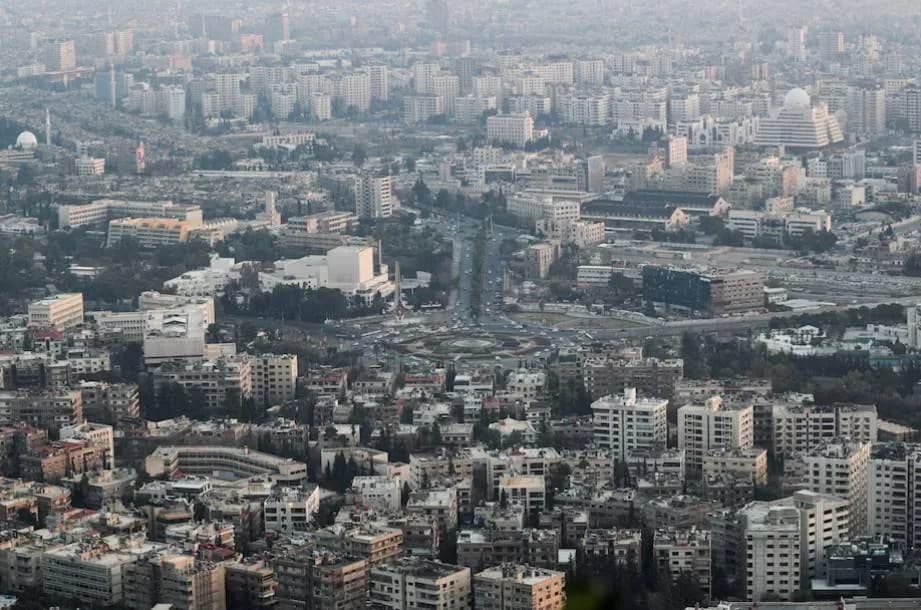 مقتل إمام مقام السيدة زينب بانفجار قنبلة قرب دمشق
