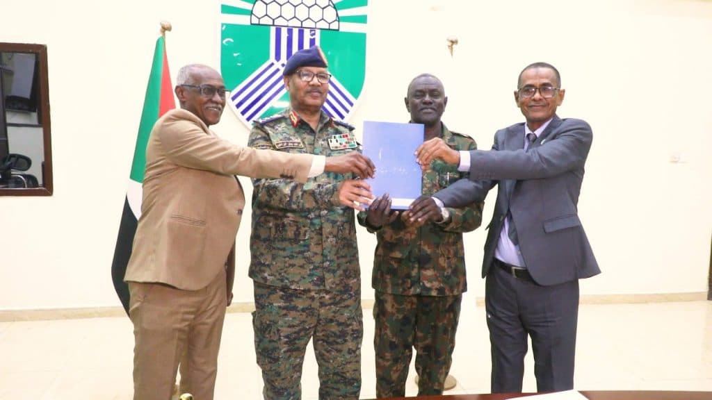 تسليم استراتيجية الخرطوم للتعافي ..وجابر يطالب ببصات حديثة وقطار نقل