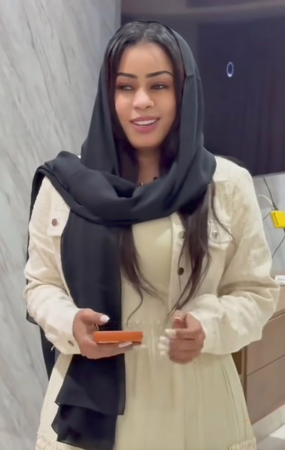 شاهد بالصورة والفيديو.. الفنانة إيمان الشريف تتجاهل الهجوم عليها بوصلة رقص مثيرة على أنغام أغنيتها الجديدة