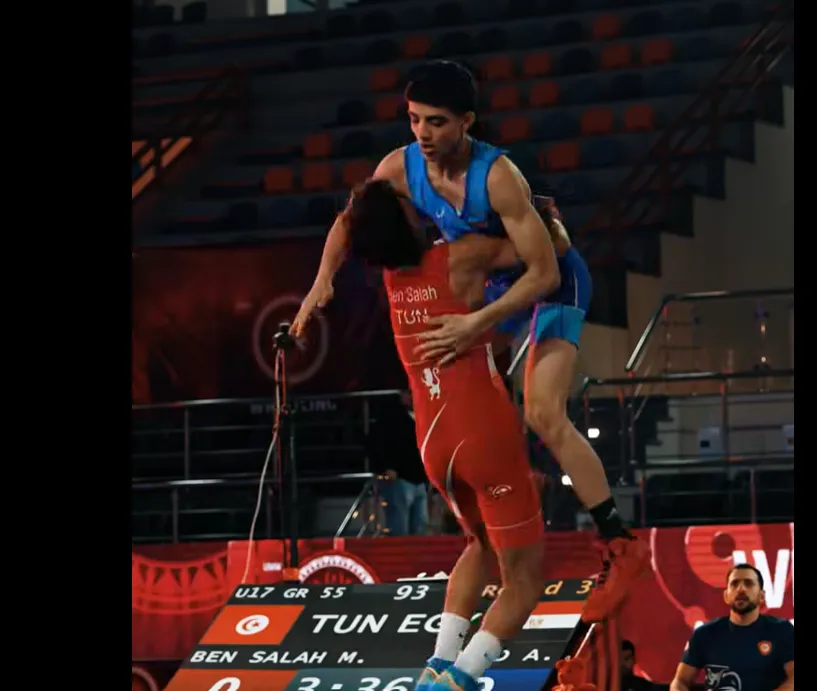 مصارع مصري يخطف الأنظار بـهجوم مجنون في بطولة أفريقيا