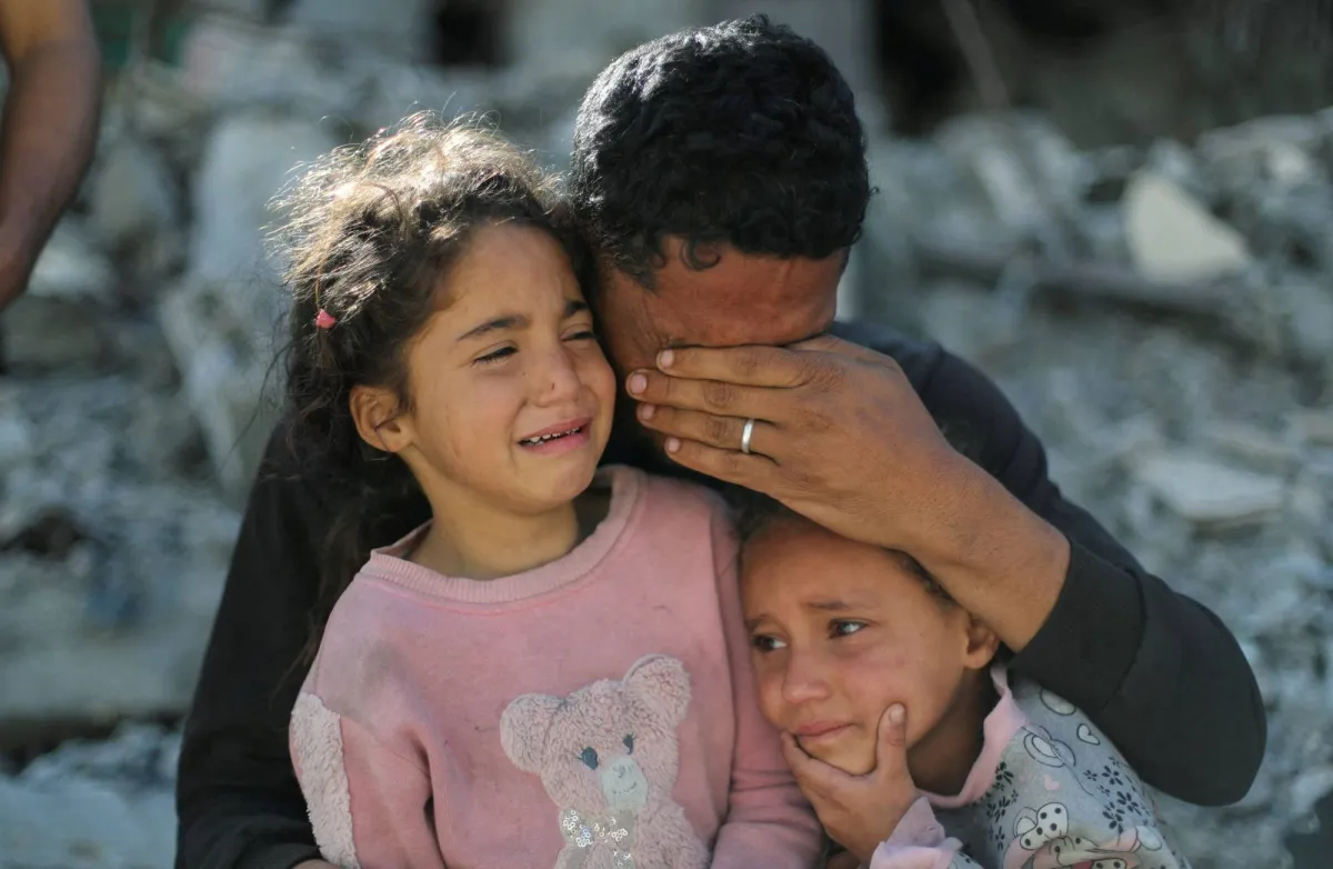 قلق بين الغزيين من التلويح بالحرب ورفض نزع السلاح