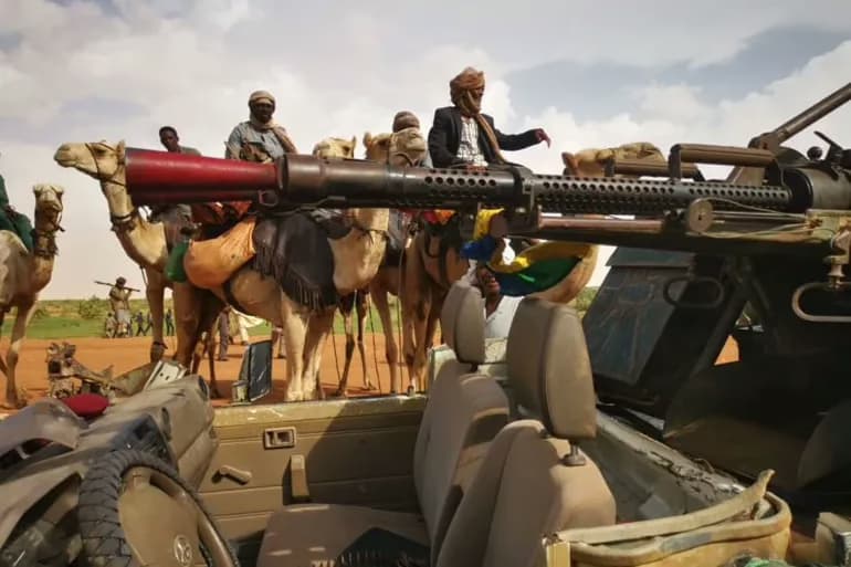 شاهد بالفيديو.. بسبب العربات.. ناظر قبيلة في دارفور برتبة لواء يهاجم قائد الدعم السريع ويهدد بسحب قواته والإنضمام للجيش