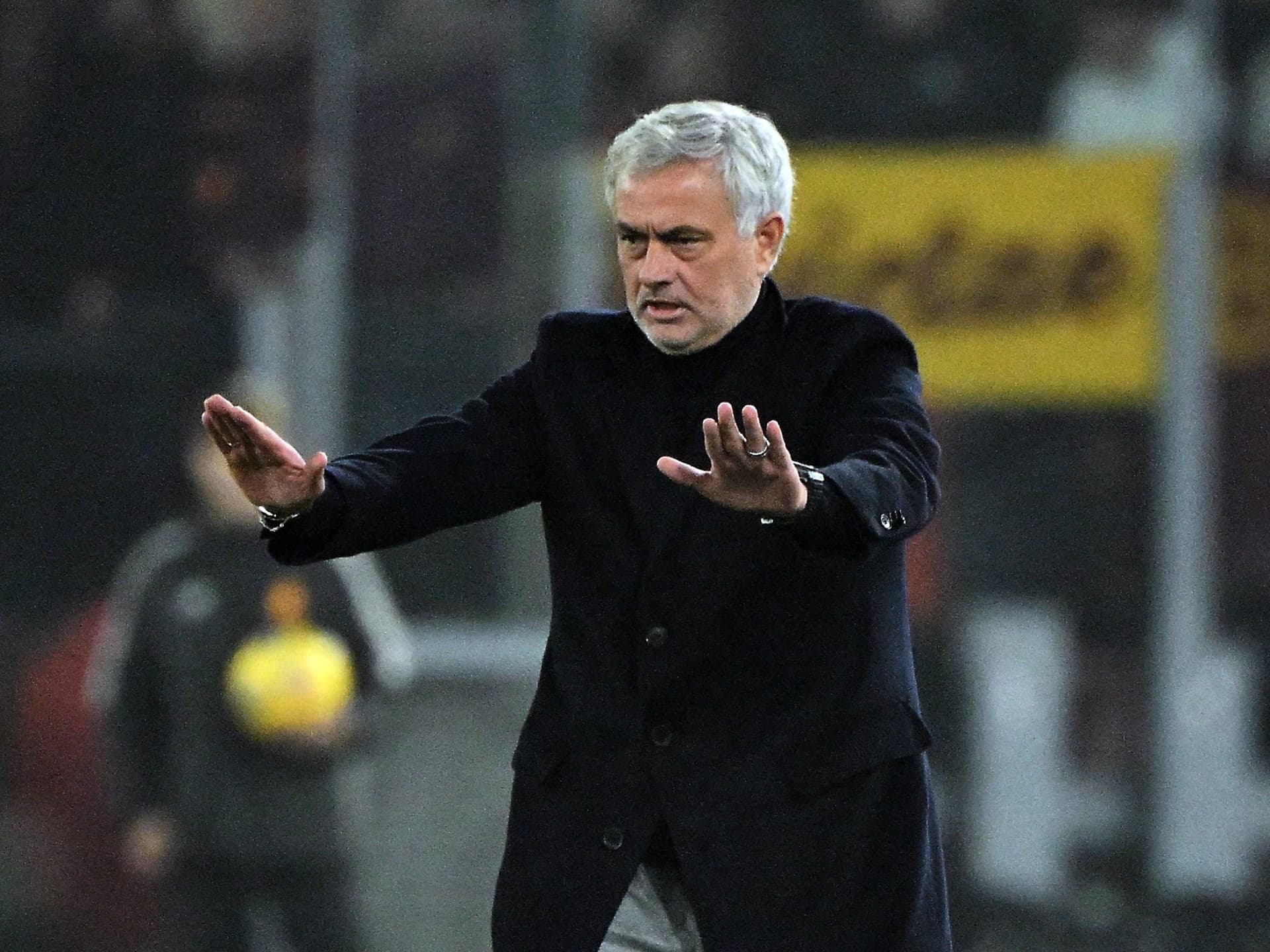 مورينيو يشكك في قدرات لاعبي بنفيكا العقلية