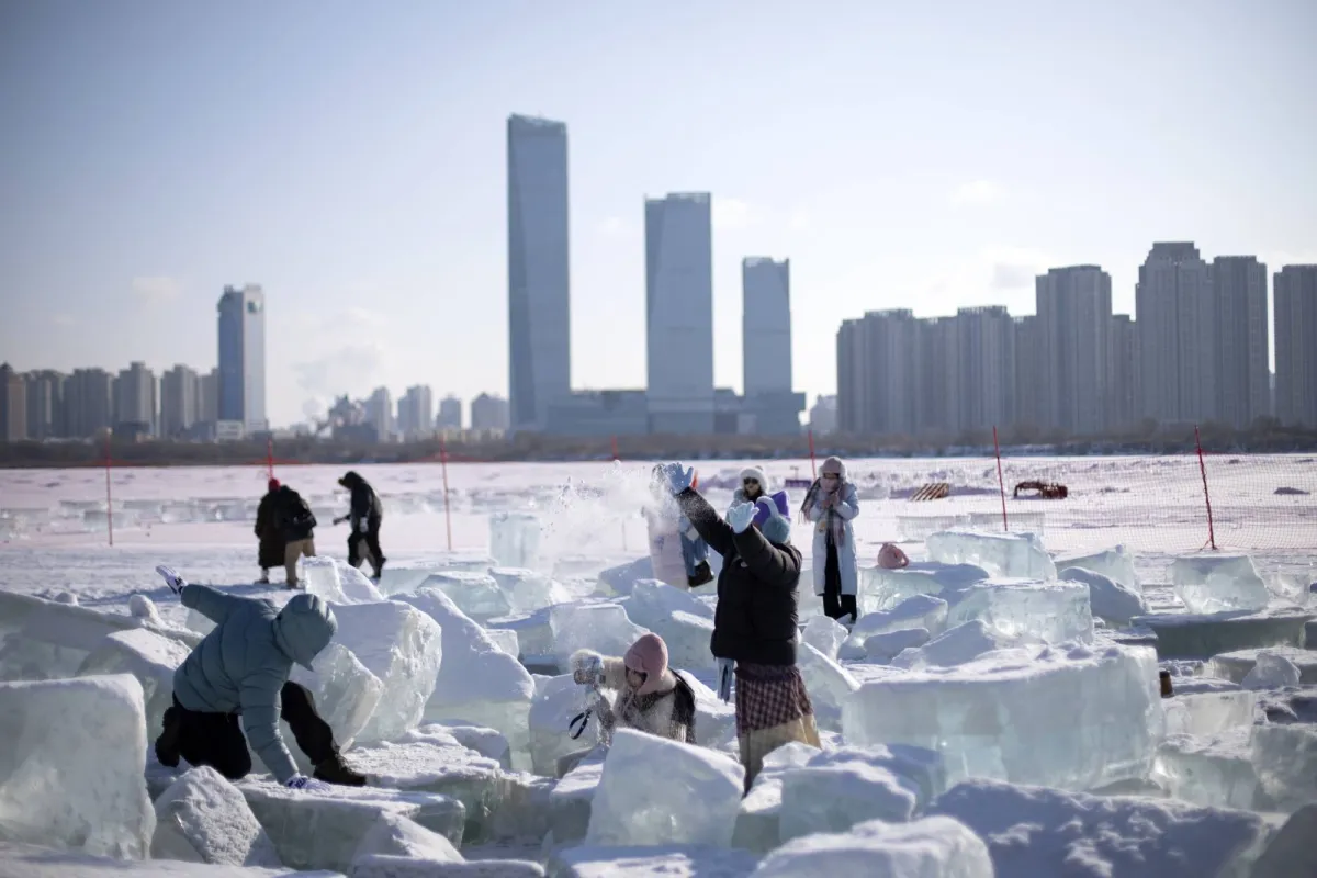 تراجعات في بورصات الصين مع جني الأرباح وضعف وول ستريت