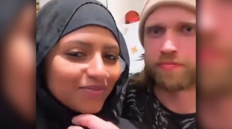 شاهد بالصورة والفيديو.. فتاة سودانية تظهر في لقطات رومانسية مع زوجها الخواجة وتصف زواجها منه بالصدفة الجميلة أجمل صدفة وأروع منها تاني ما أظن القى