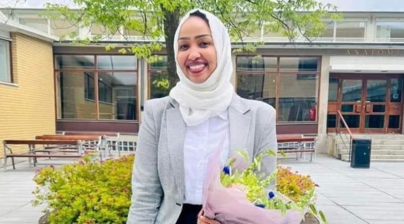دكتورة بسببها رفع علم السودان في السويد 020 دكتورة بسببها رفع علم السودان في السويد
