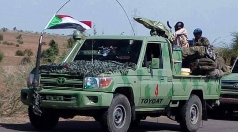 شاهد بالفيديو.. شاعرة سودانية ترد على فتيات الدعم السريع وتقود “تاتشر” للجيش: (سودانا جاري في الوريد وجيشنا صامد جيش حديد دبل ليهو في يوم العيد قول ليهو نقطة سطر جديد)020 شاهد بالفيديو.. شاعرة سودانية ترد على فتيات الدعم السريع وتقود “تاتشر” للجيش: (سودانا جاري في الوريد وجيشنا صامد جيش حديد دبل ليهو في يوم العيد قول ليهو نقطة سطر جديد)