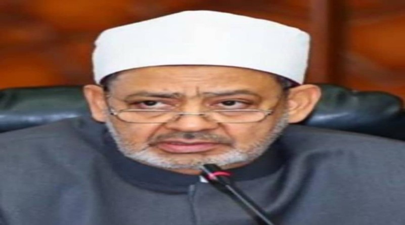 الرئيس المصري عبد الفتاح السيسي يطمئن على صحة شيخ الأزهر الشريف 
