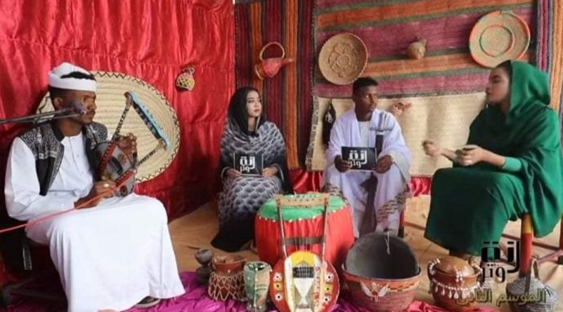 شاهد بالصورة والفيديو.. شاعرة سودانية تعرض نفسها لسخرية الجمهور وتصدم مقدمي البرنامج بقصيدتها: (وروني كيفن البلد دي ما بتجوط ناس مارست فاحشة قوم لوط)020 شاهد بالصورة والفيديو.. شاعرة سودانية تعرض نفسها لسخرية الجمهور وتصدم مقدمي البرنامج بقصيدتها: (وروني كيفن البلد دي ما بتجوط ناس مارست فاحشة قوم لوط)