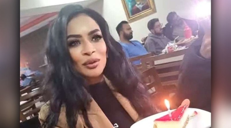 شاهد بالصورة والفيديو.. الفنانة السودانية شروق أبو الناس تحتفل بعيد ميلادها وسط أسرتها020 شاهد بالصورة والفيديو.. الفنانة السودانية شروق أبو الناس تحتفل بعيد ميلادها وسط أسرتها