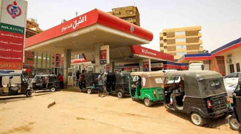 24 شركة نفط سودانية 24 شركة نفط سودانية تطالب البرهان بإلغاء قيود استيراد الوقود