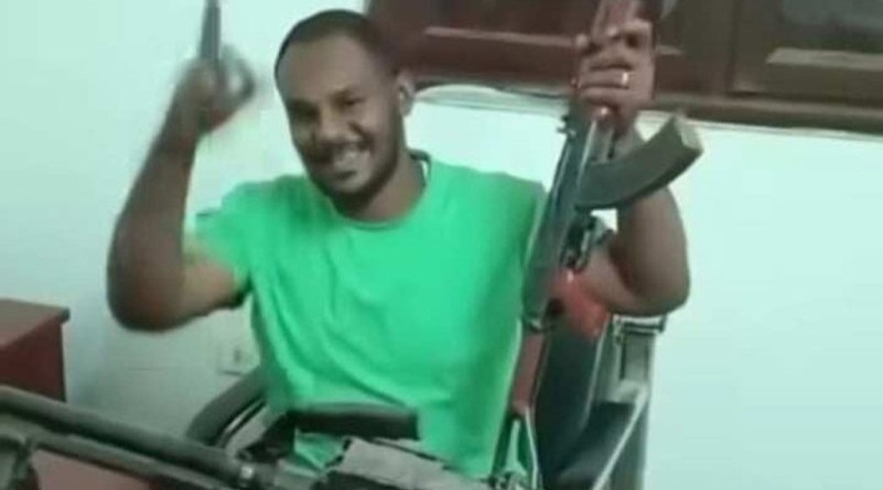 الفيديو.. شاب سوداني يترك عمله في عمان ويعود للسودان ليقاتل مع الجيش في معركة الكرامة