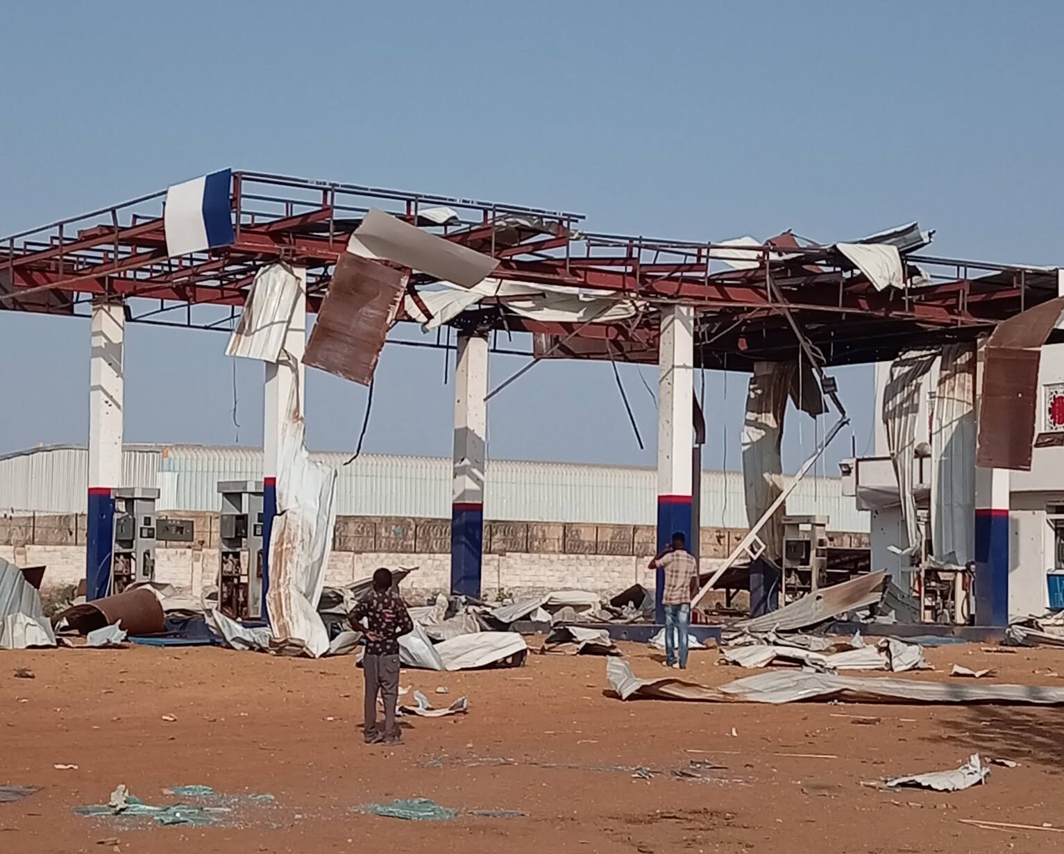 مقتل شخصين في هجوم بمسيرة استهدق ثلاث محطات وقود في ربك