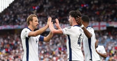 سرقة أحذية لاعبي منتخب إنجلترا ومعداتهم فى معسكر كأس العالم