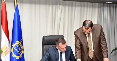 ننشر أوائل الشهادة الإعدادية بأسوان.. المحافظ يهنئ المتفوقين هاتفيا