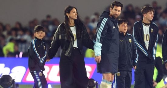 أنتونيلا توجه رسالة مؤثرة إلى ميسى بعد نهاية مشواره مع منتخب الأرجنتين