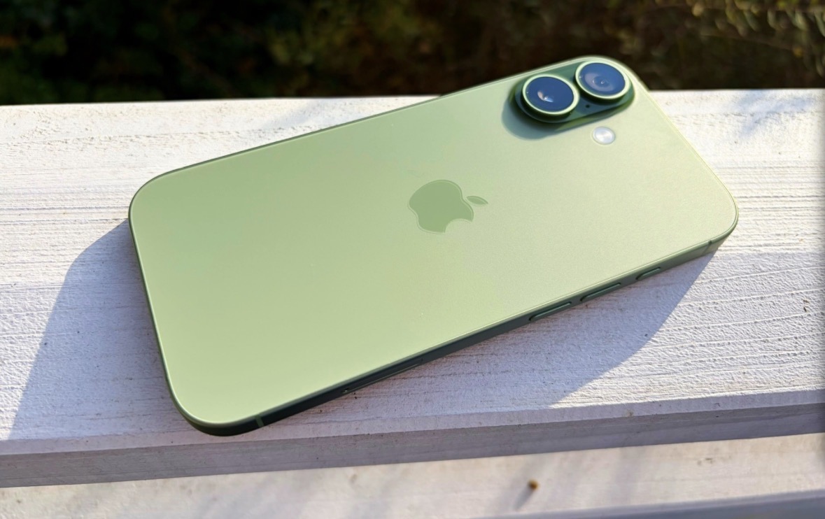iPhone 17 يتصدر قائمة أكثر الهواتف شعبية عالميا وGalaxy S26 Ultra يقترب بقوة