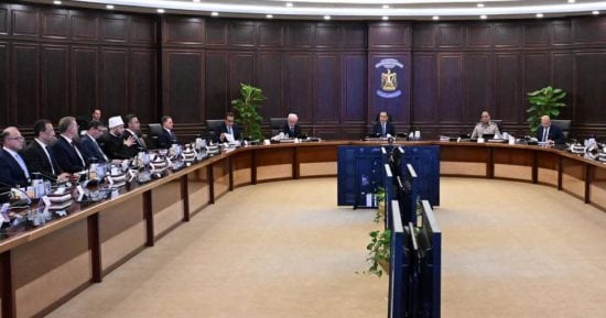 مجلس الوزراء يوافق على وقف تطبيق قرار العمل عن بعد الأحد من كل أسبوع