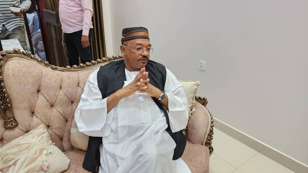 مقتطفات من لقاء الوفد الإعلامي السوداني مع المدير العام لشركة الموارد المعدنية محمد طاهر عمر020 مقتطفات من لقاء الوفد الإعلامي السوداني مع المدير العام لشركة الموارد المعدنية محمد طاهر عمر