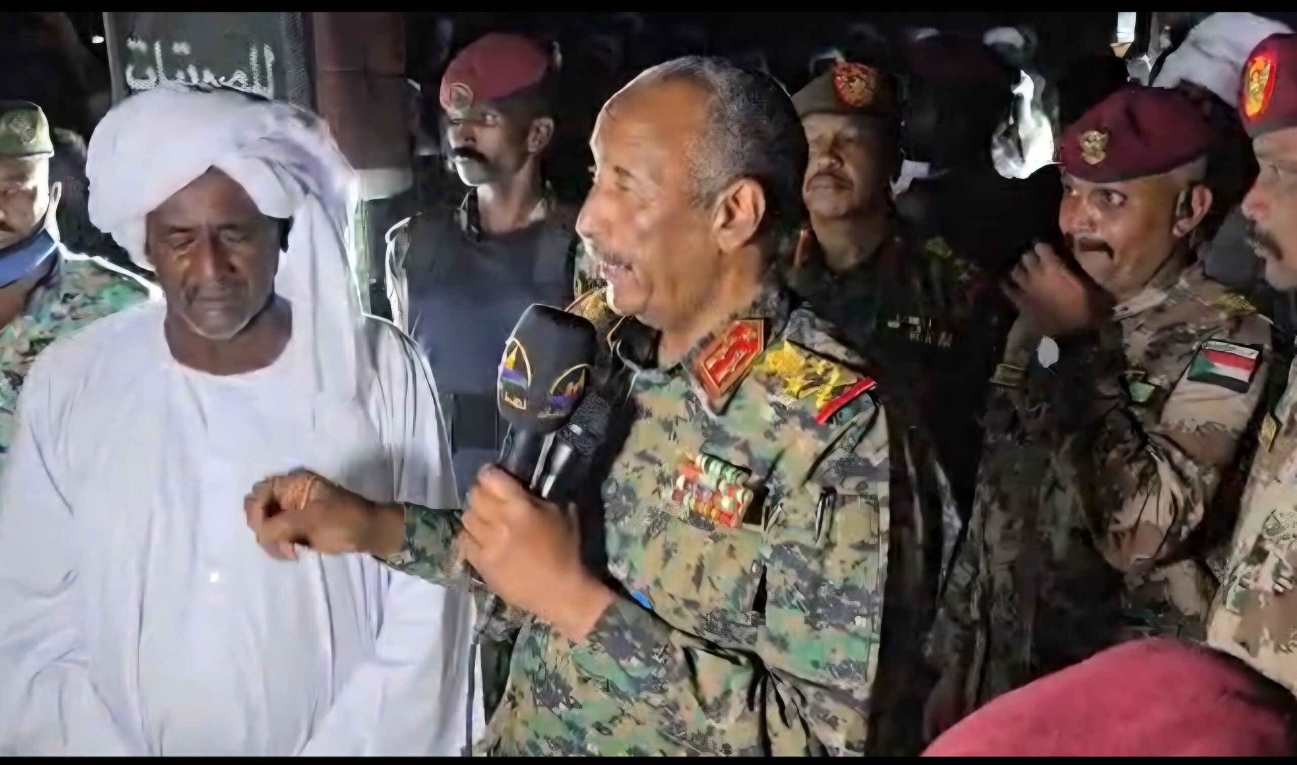 البرهان ينفي علاقته بالمؤتمر الوطني والإخوان المسلمين ويجدد رفض الهدنة