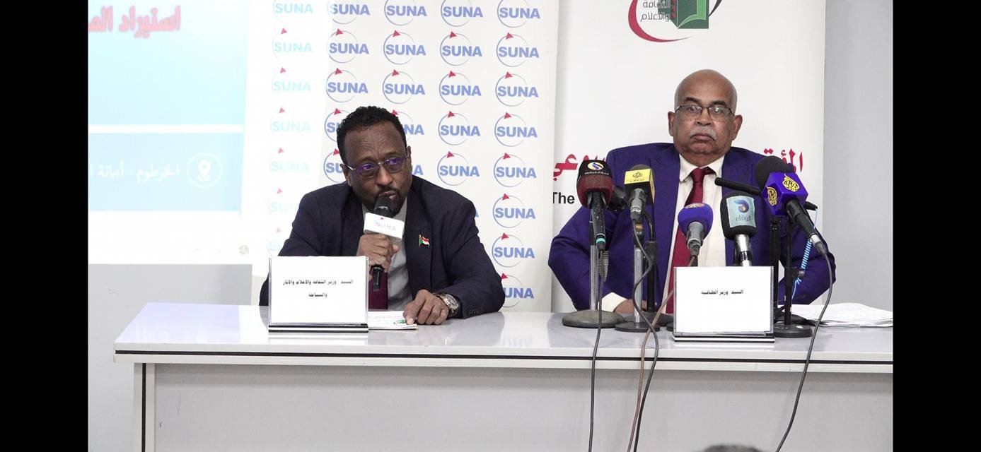 وزير الإعلام السوداني يحذر من حملات إعلامية وخطاب سلبي ضد الدولة والحديث عن أزمة كبيرة في إمدادات الوقود والطاقة تكشف عن اجراءات لحماية محطات الكهرباء من قصف المسيرات