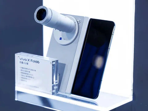 فيفو تطلق هاتفها القابل للطي الفاخر الجديد Vivo X Fold6 ببطارية كبيرة تتفوق على الجميع وتؤكد إطلاقه عالميا