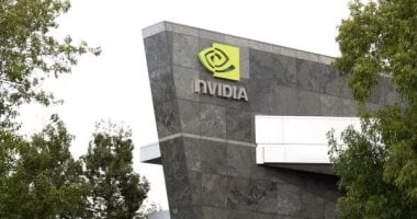 NVIDIA تبدأ شحن 20 ألف رقاقة H200 إلى الصين بعد توقف 8 أشهر