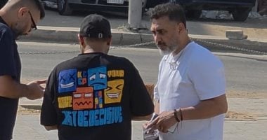 عمرو مصطفى وأحمد بتشان وياسين رشدى أول حضور جنازة والد تامر حسنى